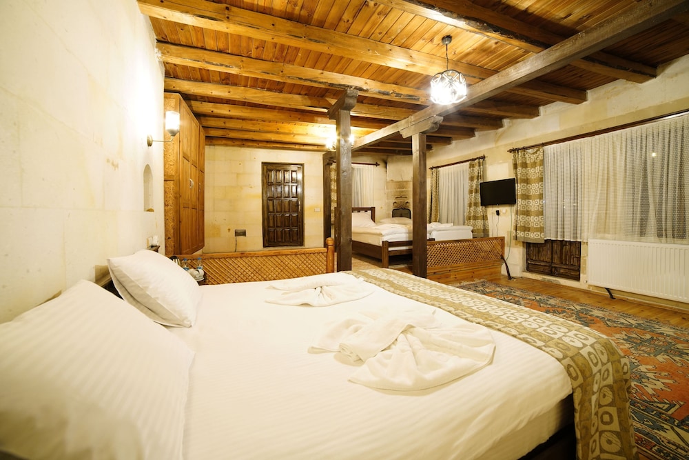 Deluxe Quadruple Room, Jetted Tub (Wooden) - Photo 7