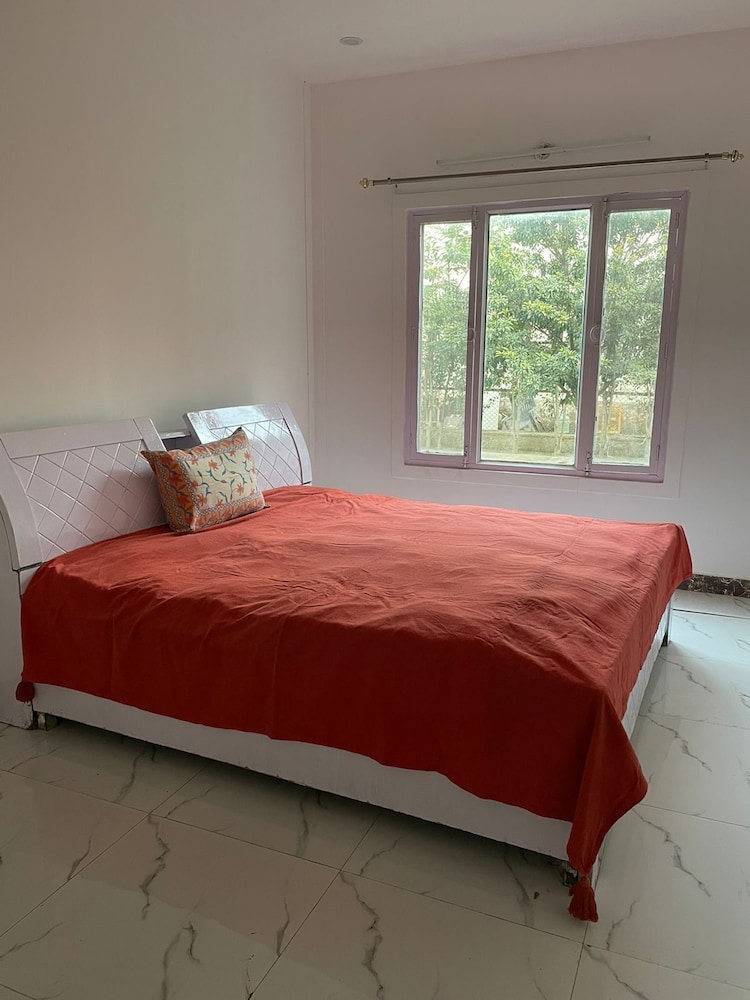 Room, Garden View