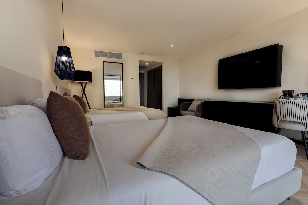 Deluxe Executive City View with Balcony photo 3