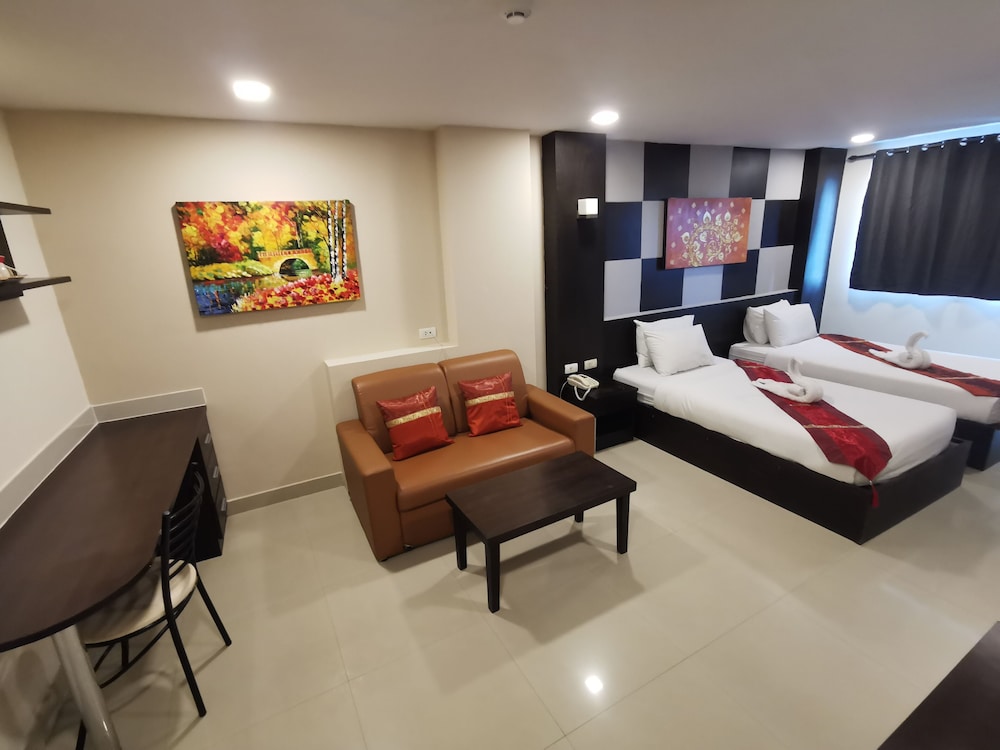 Deluxe Double or  Twin with Breakfast and Airport Transfer - Photo 18