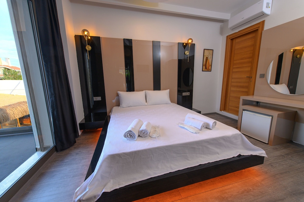 City Room photo 1