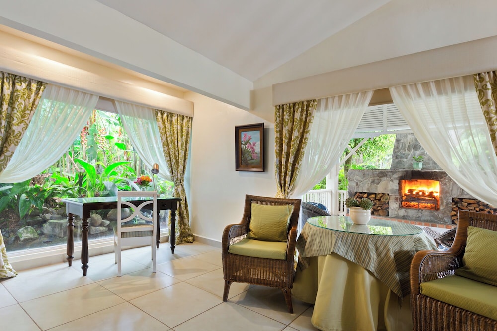 Honeymoon Suite, Multiple Beds, Mountain View photo 1
