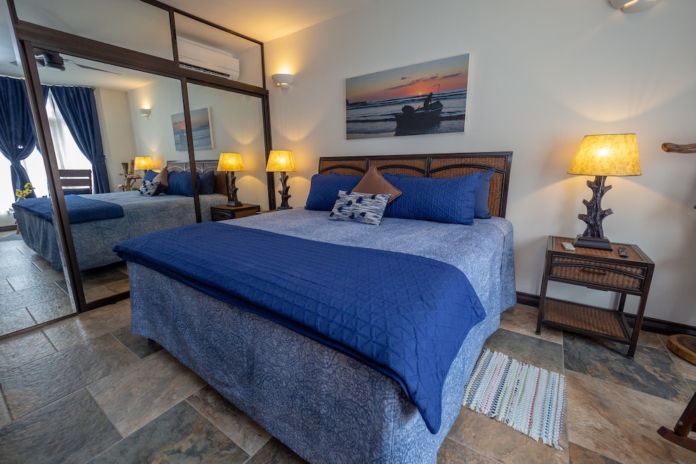 Luxury Condo, 1 King Bed with Sofa bed, Ocean View photo 1