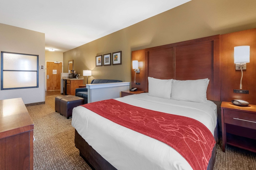 Suite, 1 Queen Bed, Non Smoking - Photo 3