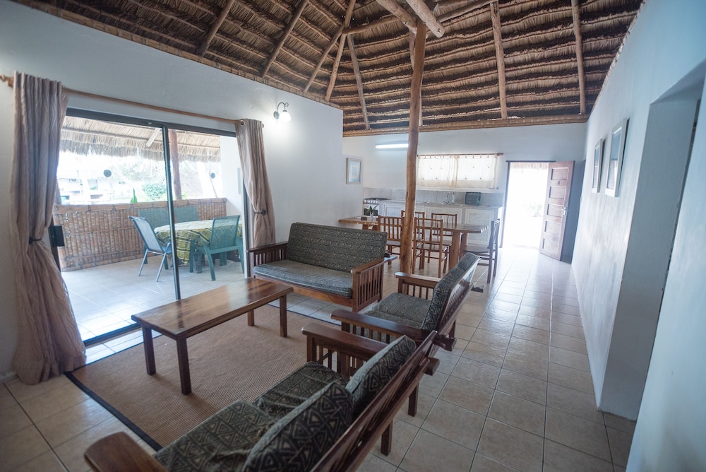 Basic House, 3 Bedrooms, Kitchen, Pool View (Casa 7) photo 3