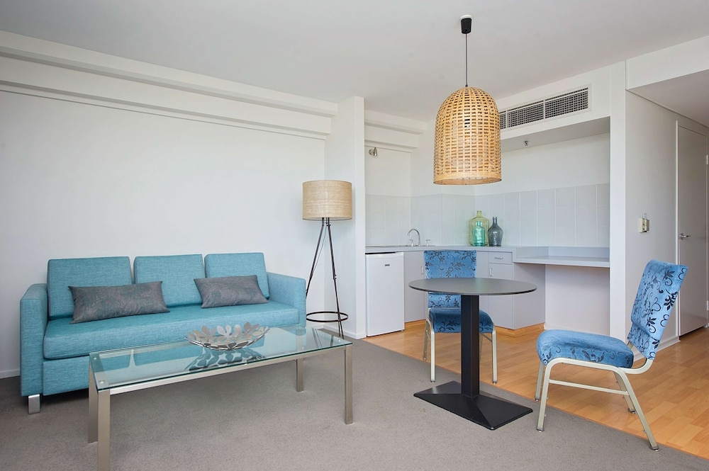 Suite, 1 King Bed, Non Smoking, Balcony (Walk-in Shower;Larger Room) photo 3