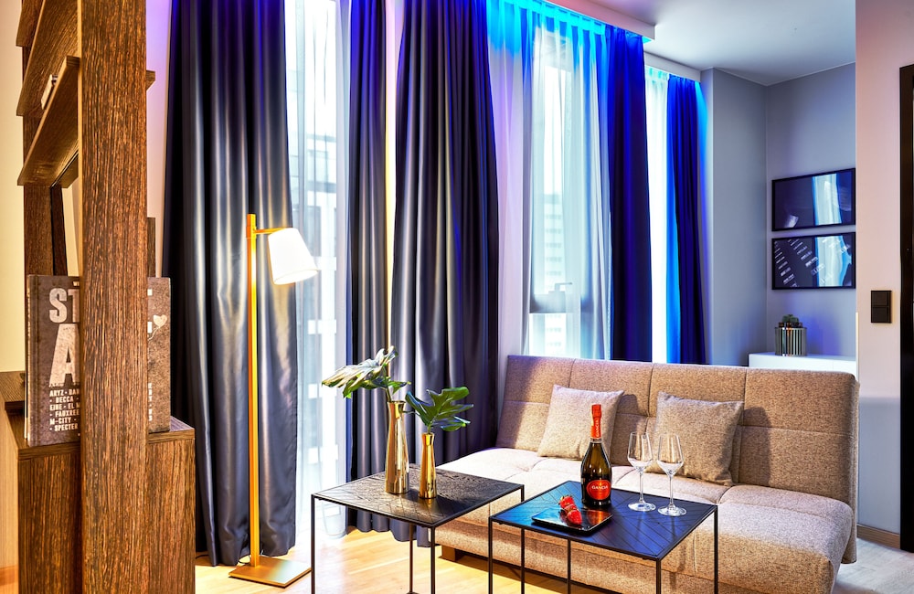 Junior Suite (NYX) thumbnail 6