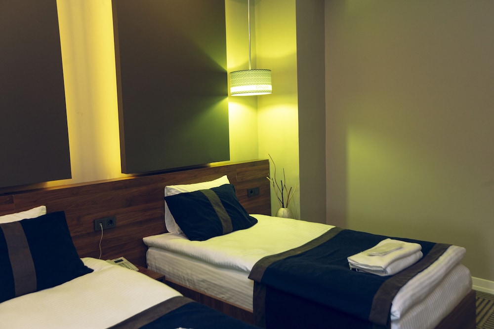 Economy Triple Room - Photo 4