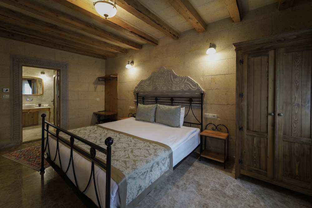 Stone Deluxe Room with Bathtub - Photo 6