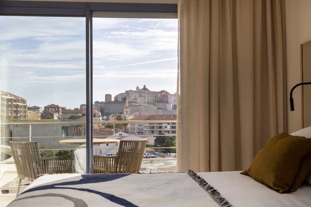 Superior Room, Partial Sea View photo 3