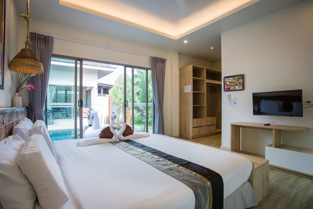 4-Bedroom Villa with Private Pool photo 3