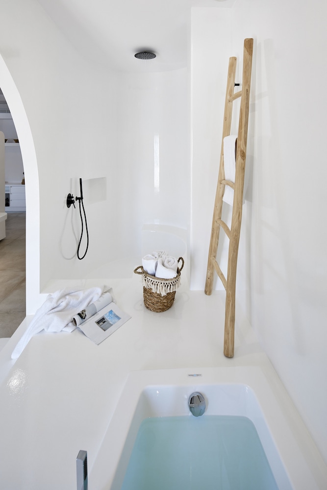 Exclusive Suite, Hot Tub (Indoor) - Photo 14