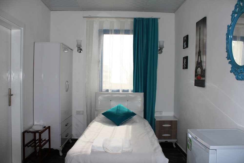 Economy Triple Room, 1 Bedroom, Non Smoking, Pool View