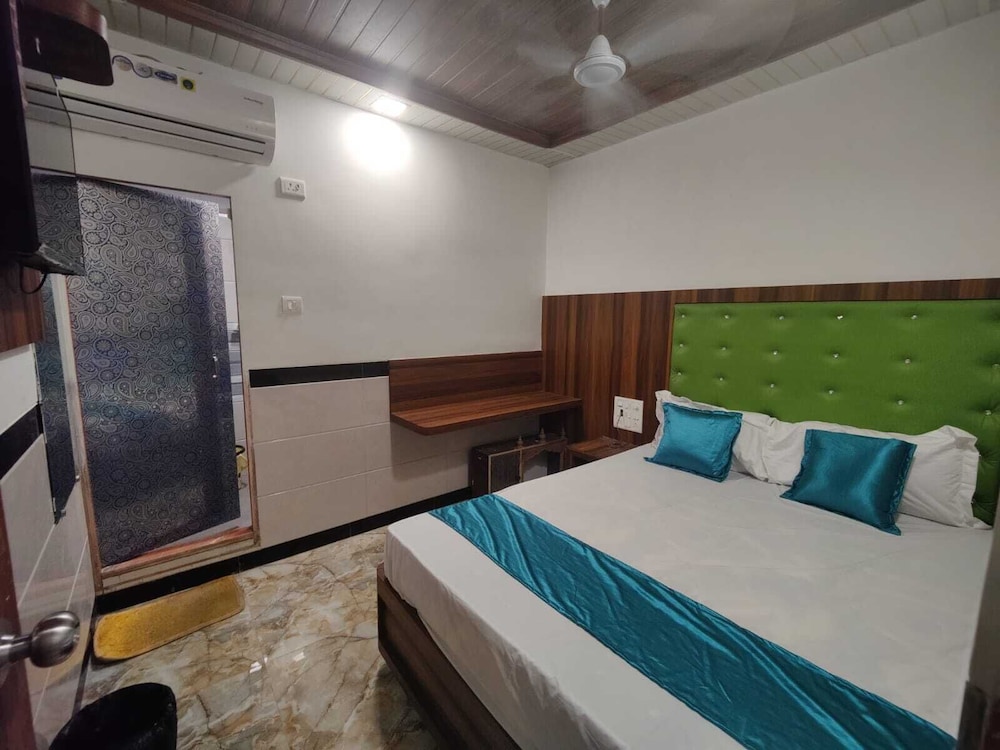 Deluxe Room - Photo 19