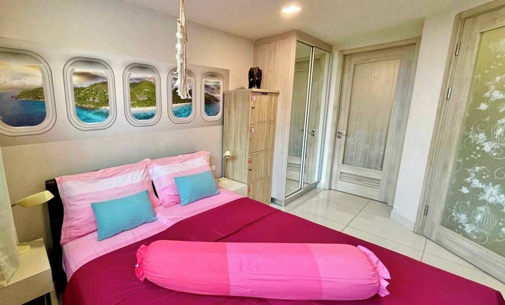 Deluxe Condo, Sea View photo 1