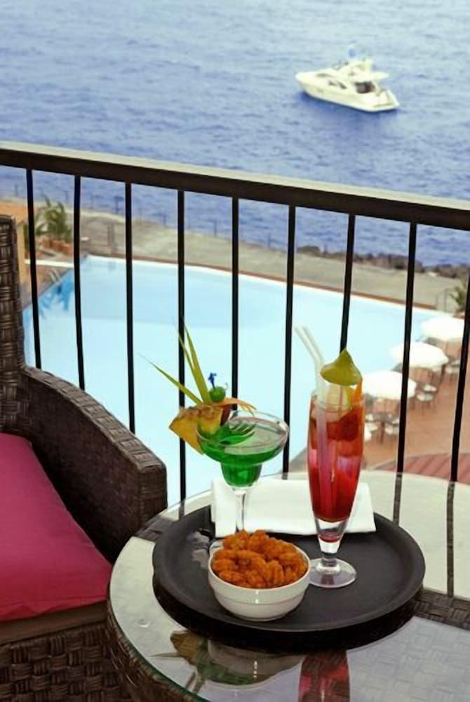 Classic Double Room, 1 Double or 2 Twin Beds, Sea View photo 3