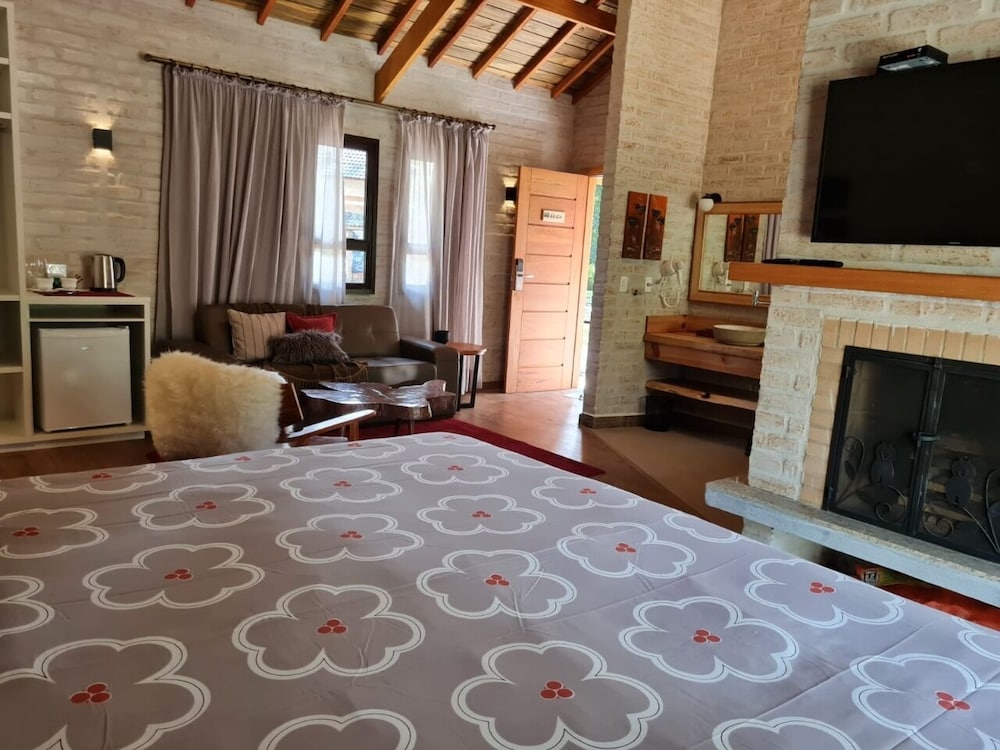 Luxury Double Room, 1 King Bed, Hot Tub, Garden Area photo 3