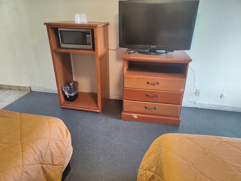 Basic Room, 2 Double Beds photo 3