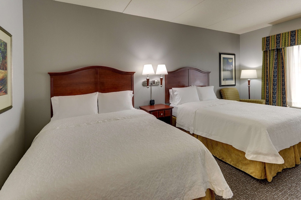 Room, 2 Queen Beds, Accessible (Hearing) - Photo 1