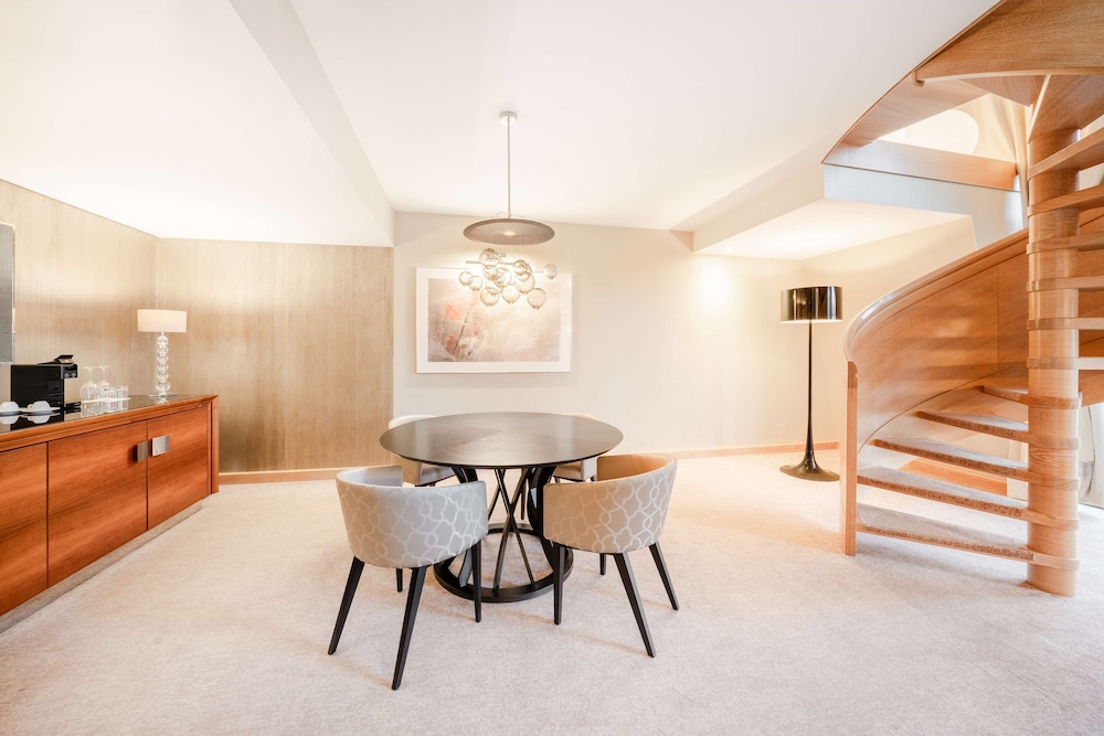 Dome Suite, 1 King Bed (Dome View, Lounge Access)