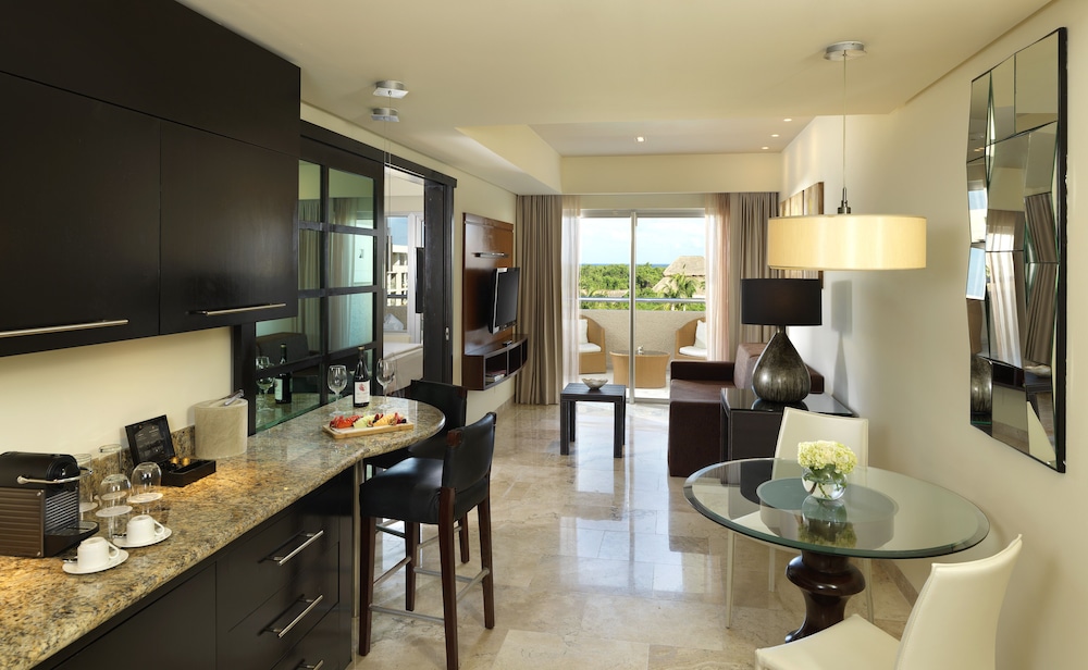 Two Bedroom Master Suite - Photo 7