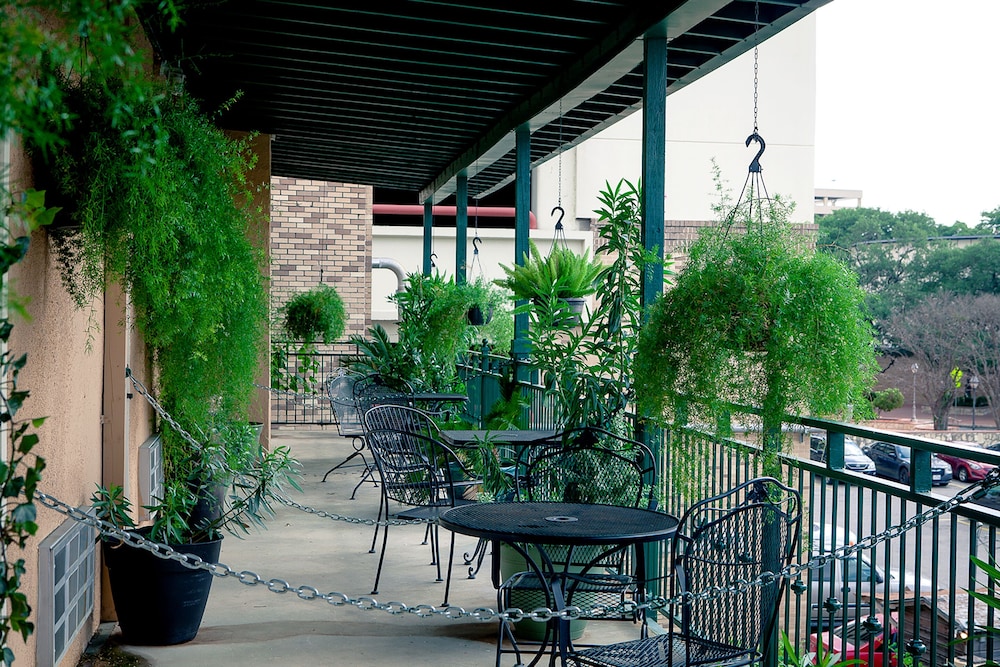 Room, 2 Queen Beds, Balcony - Photo 4