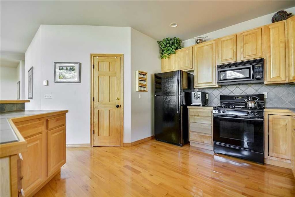 House, 4 Bedrooms photo 2