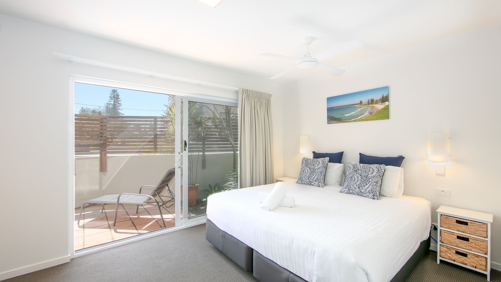 2 Bedroom Self Contained Poolside Unit (Non-Smoking) photo 3