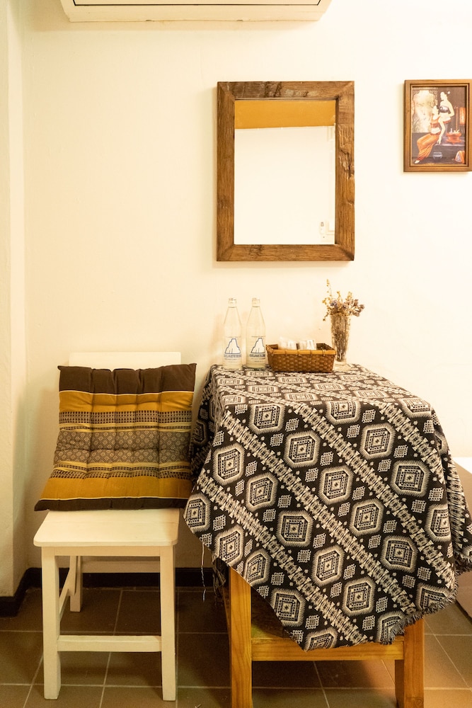 Standard Double Room with Private Bathroom - Photo 7