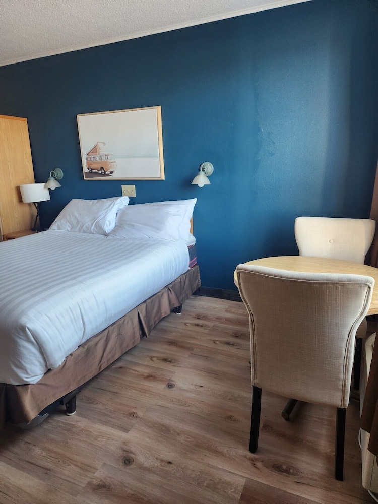 Room, 1 Queen Bed, Non Smoking, Kitchenette (Drive-Up) - Photo 2
