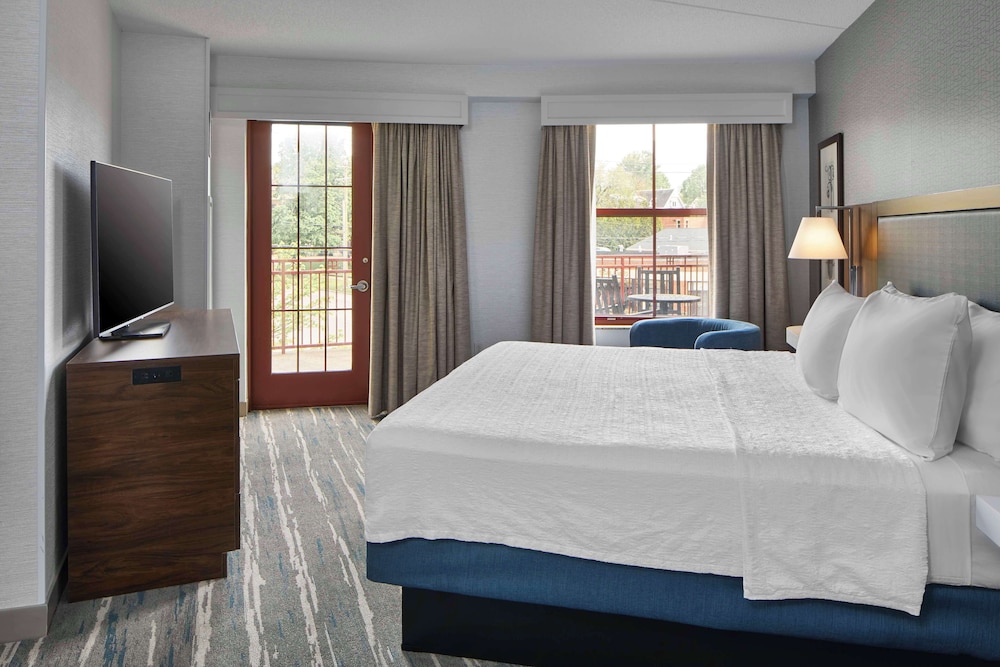 Studio, 1 King Bed, Balcony