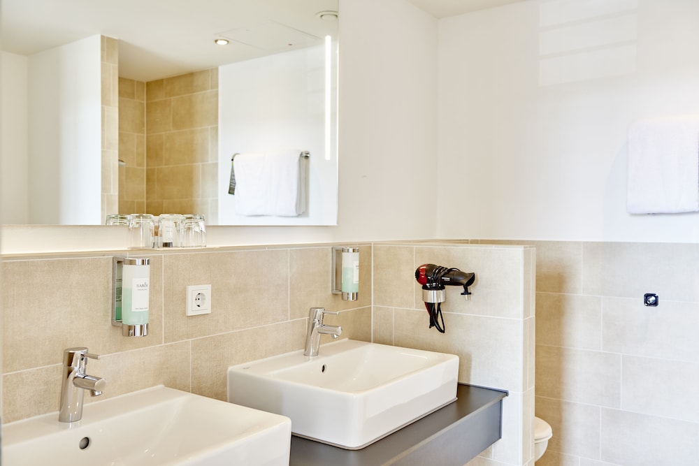 Suite - Photo 3