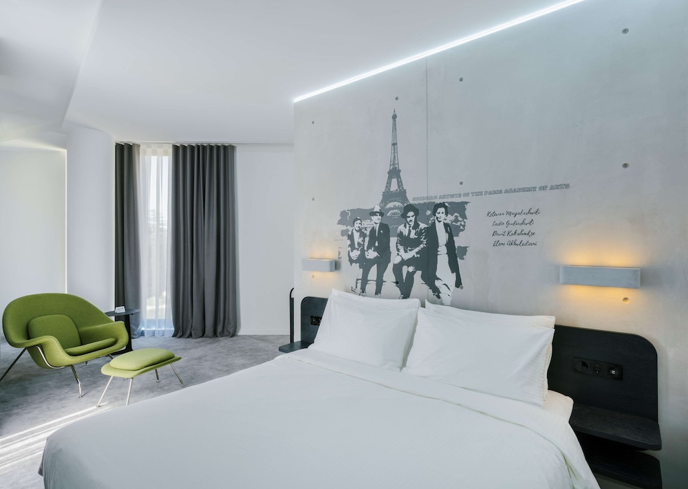 Deluxe Room, 1 King Bed - Photo 2