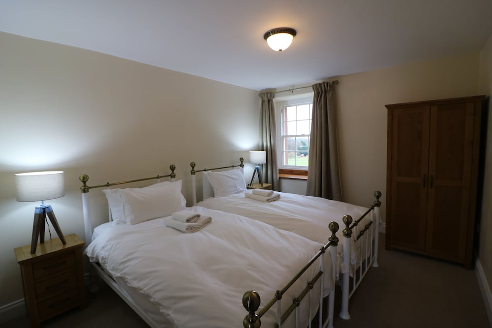 Comfort Cottage, 2 Bedrooms, Courtyard View photo 2