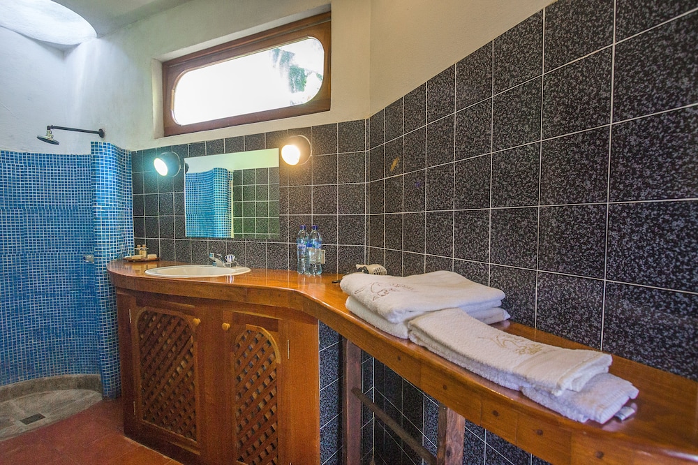Premium Suite, 1 King Bed, Lake View photo 3