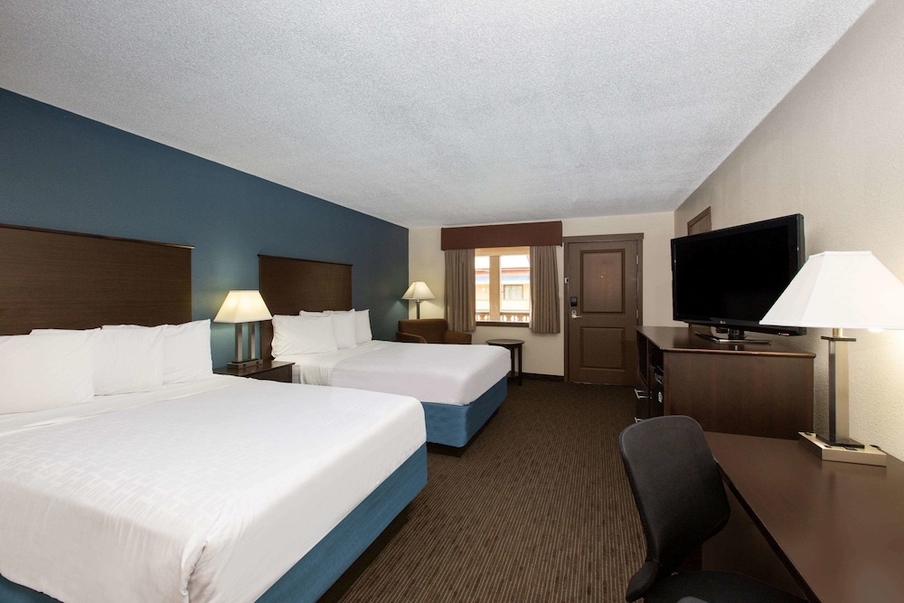 Room, 2 Queen Beds, Non Smoking - Photo 1