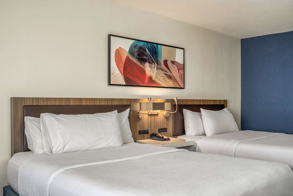 Room, 2 Queen Beds, Accessible (Roll-in Shower) - Photo 9