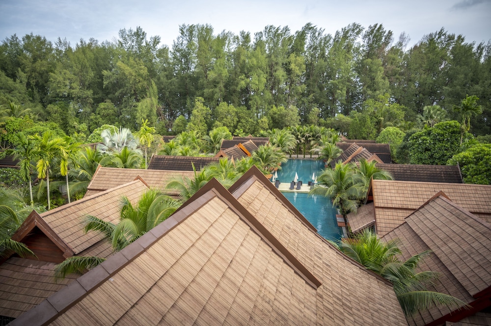 Executive Deluxe Room With Pool View - Photo 12