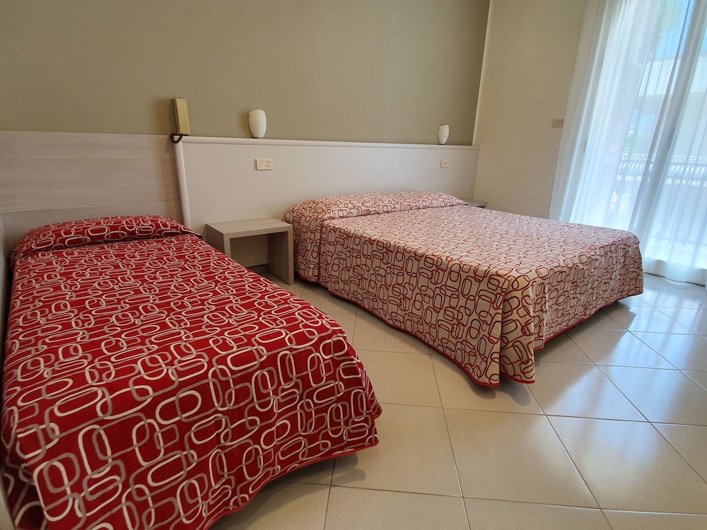 Comfort Room, Balcony