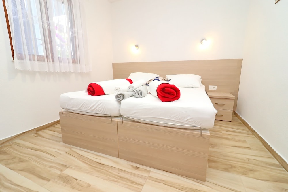 Apartment (Standard One Bedroom Apartment with S)