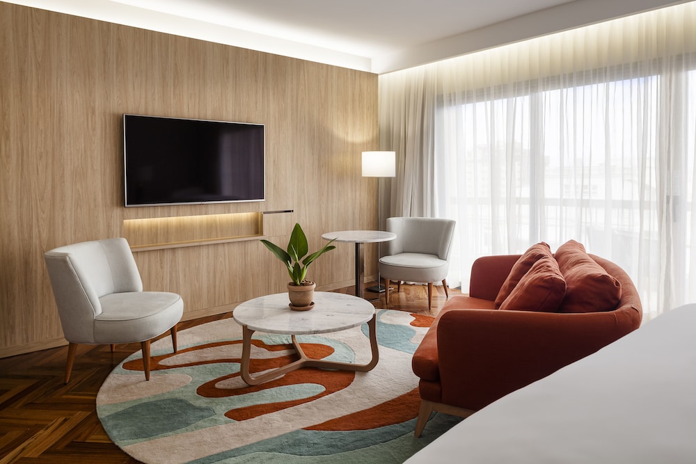 Family Suite, City View (1 King Bed & 2 Twin Beds) - Photo 11
