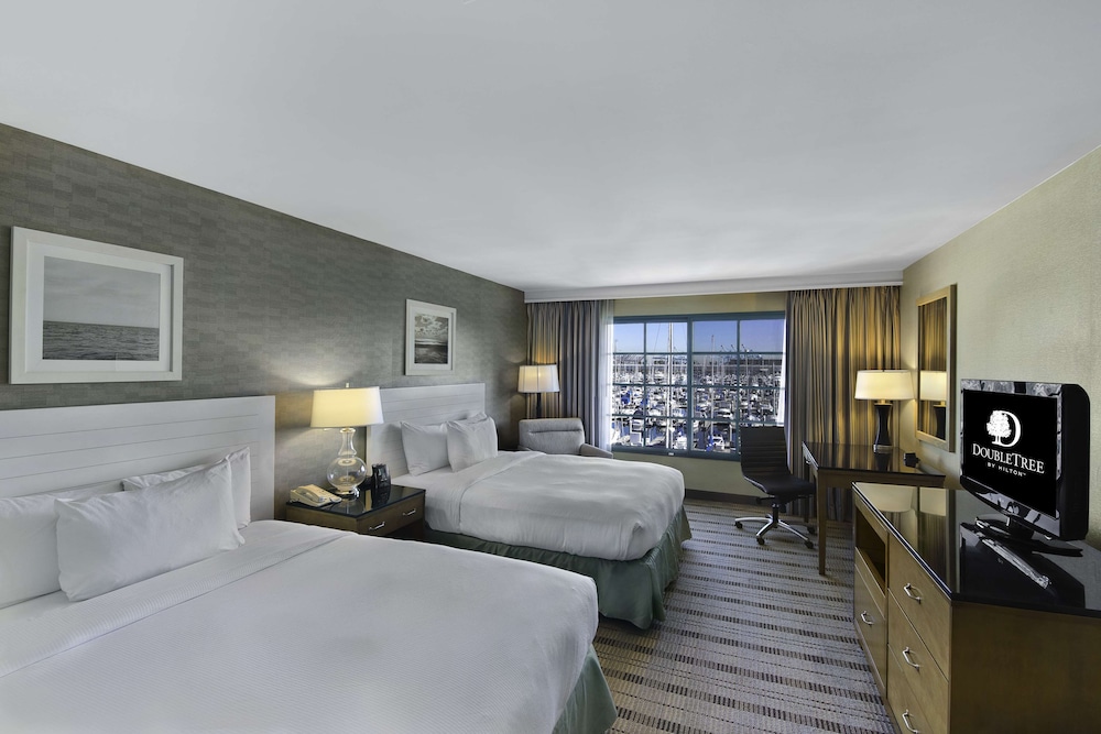 Room, 2 Queen Beds, Non Smoking, Marina View - Photo 2