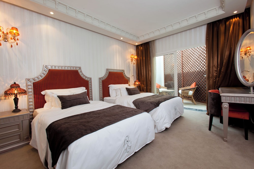 Prestige Suite with Balcony - Photo 1