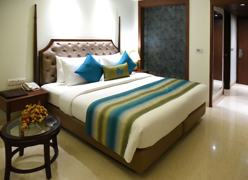 Deluxe Room, 1 King Bed, City View