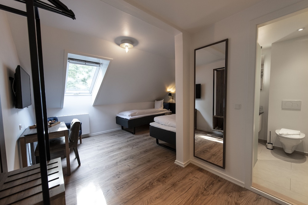Standard Twin Room - Photo 1