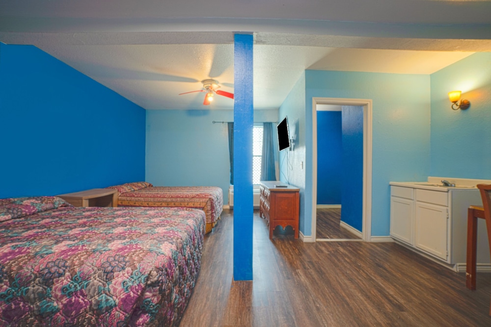 Room, 2 Double Beds photo 1