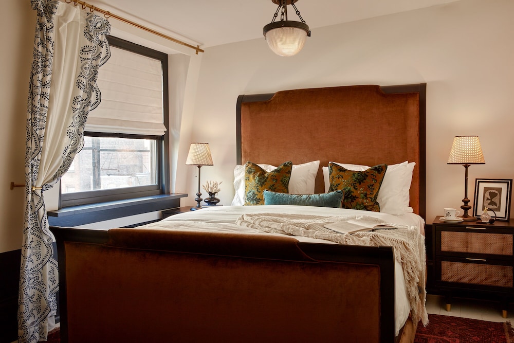 Classic Room, 1 Queen Bed (The Martha, Floor 4)