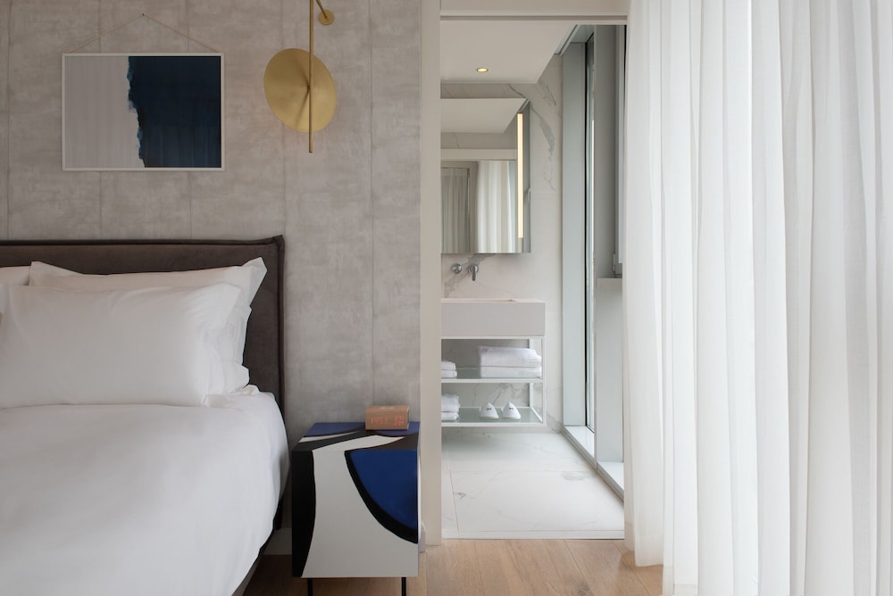 Deluxe Triple Room, Balcony photo 3