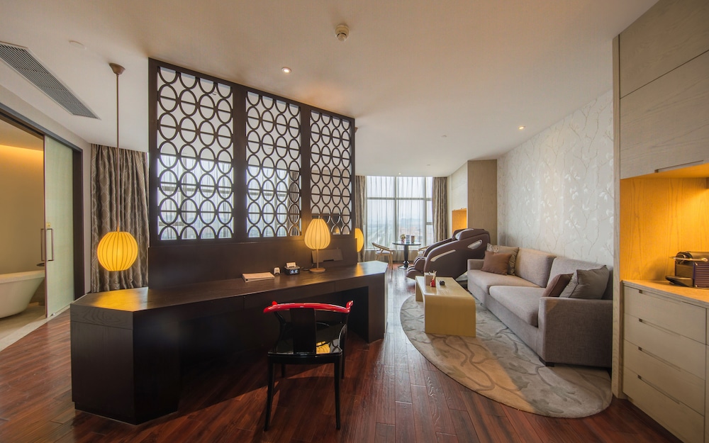 Deluxe Suite photo 2