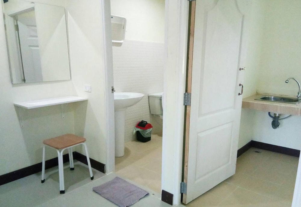Junior Suite, 1 King Bed, Kitchenette, Garden Area photo 2